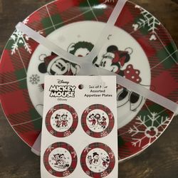 Disney Mickey & Minnie Mouse 4 Ceramic Christmas Plaid Appetizer/Dessert Plates