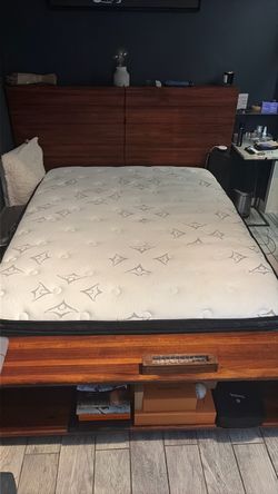 Queen Mattress very lightly used free