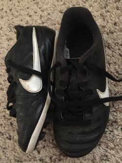 Nike boys soccer shoes