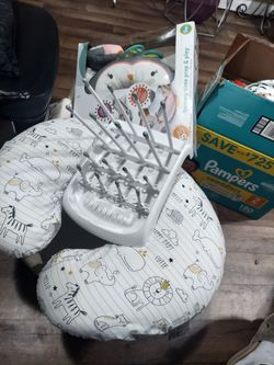 Summer Bassinet, Bright Stars Play Mat, Prop Pillow Plus 2 Extras