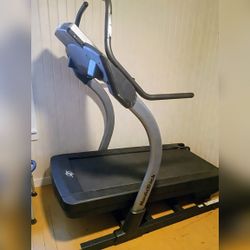 NordicTrack Motorized Treadmill - Very Good - 2015 – Cochran, GA
