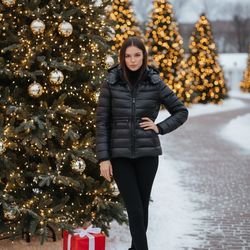 DKNY Women’s Quilted Puffer Jacket – Medium