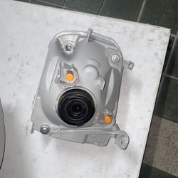 Toyota Tundra Headlights