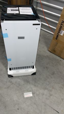 Ice maker with refrigerator