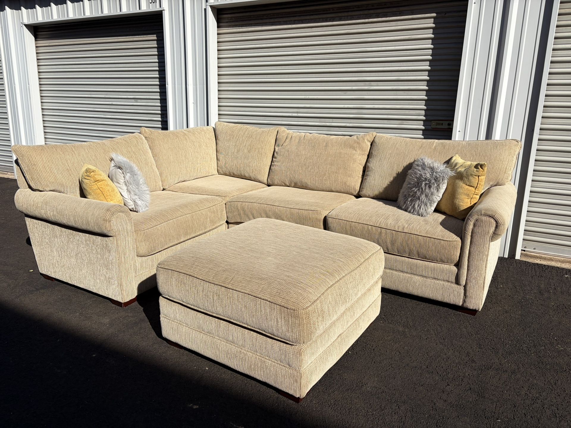 Sectional Couch With Ottoman 