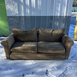 Bob’s Microfiber Pull Out Couch *DELIVERY AVAILABLE*