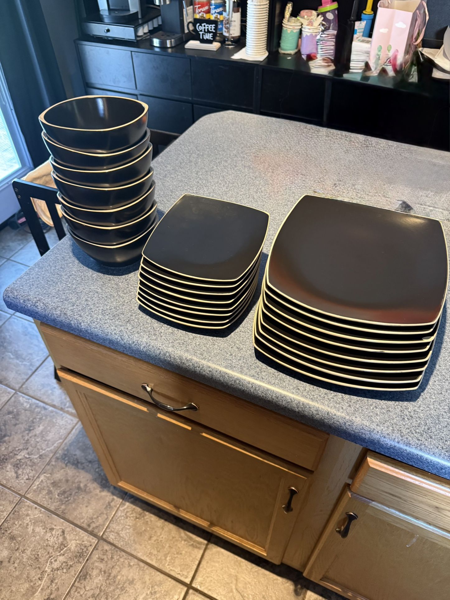 Gibson Home 15-Piece Square Dinnerware Set – Black with Cream Trim