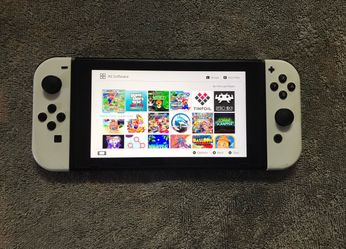 NINTENDO SWITCH + 120 Switch Games installed