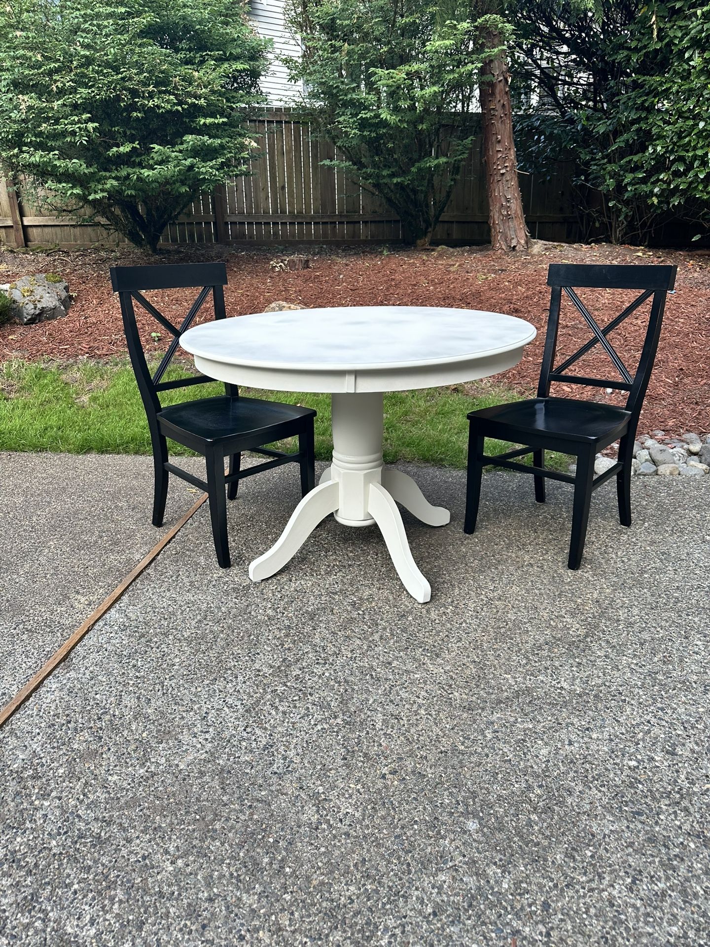 Round Dining Table - Very Good Condition