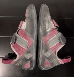 Black diamond sportiva size 9 men's, 10 women's with damaged toe