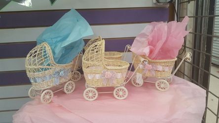 Wicker baby shower carriage
