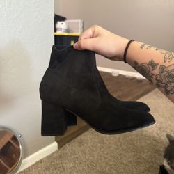 Black Heeled Boots 