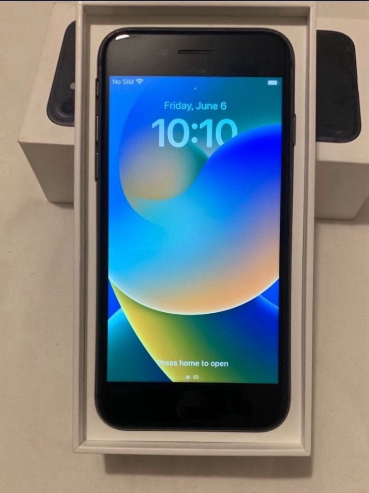 Apple iPhone 8 - Unlocked - Like new