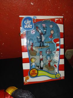 Cat in the hat collectable figure gift set
