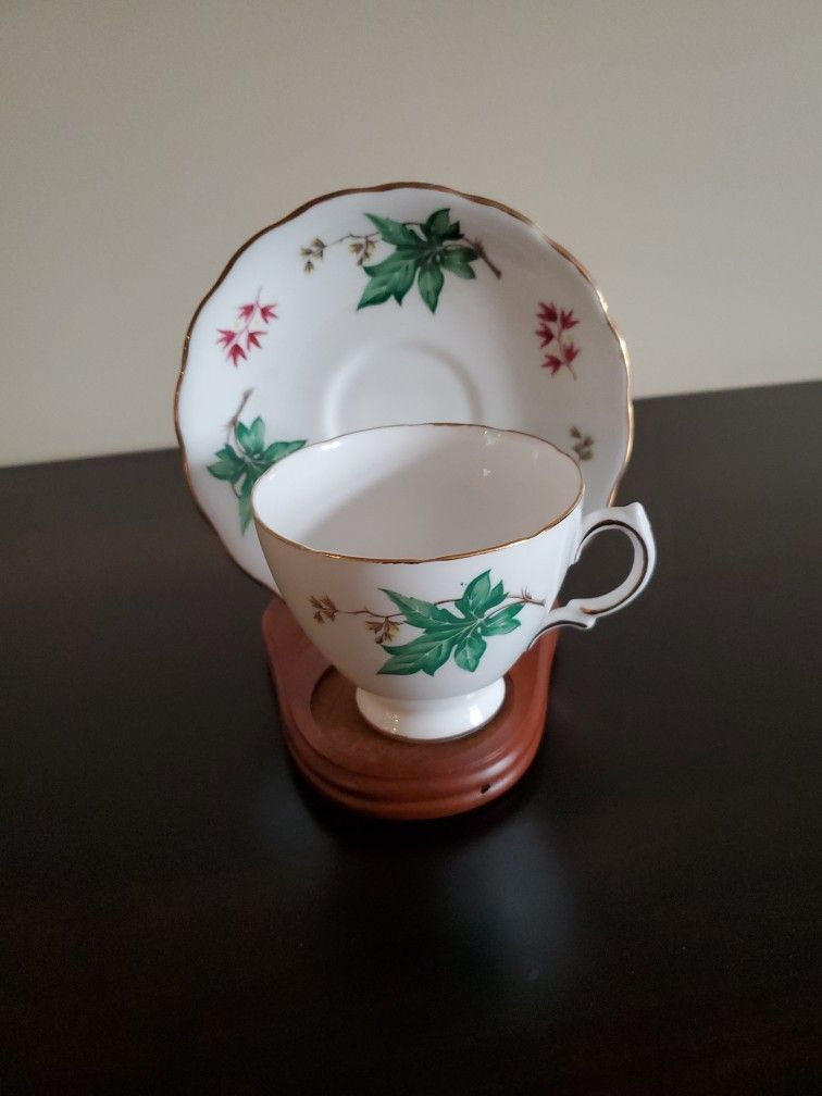 Vintage Royal Vale Footed Teacup/Saucer