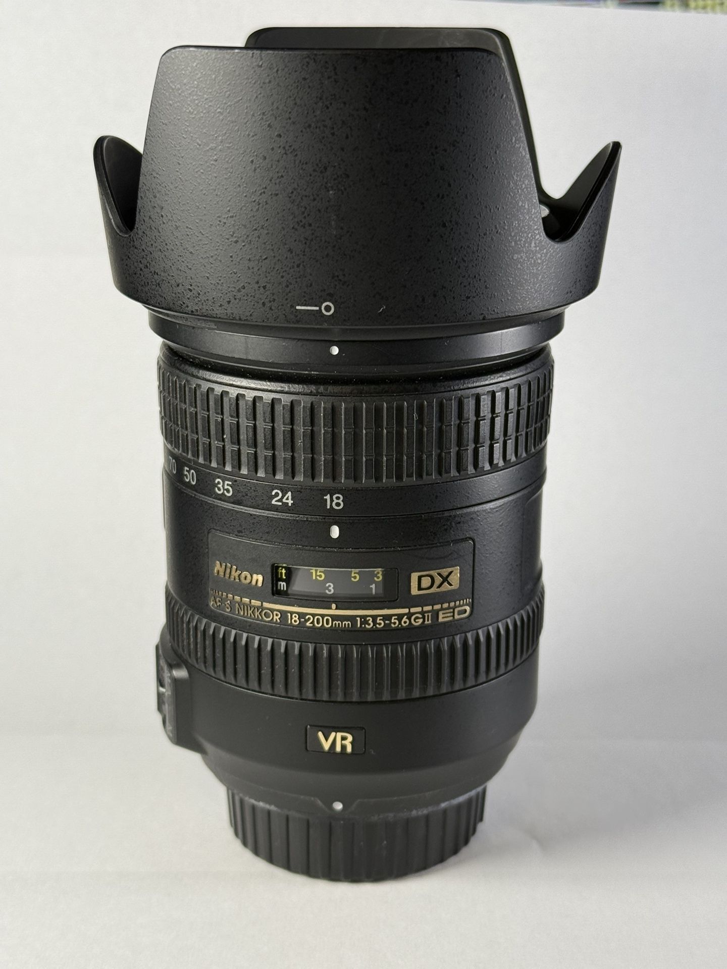 Nikon AF-S DX Nikkor 18-200mm F/3.5-5.6G ED VR II -just Like New