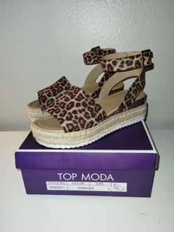 Fashion Nova Top Moda Leopard Suede Analia Platform Wedges size 7.5 EUC w/Box