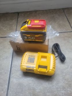 BRAND NEW DEWALT DCB118X1 20/60V MAX STARTER KIT