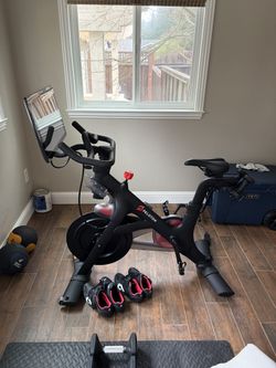 2020 Peloton Bike 2nd Gen Very Good Condition with Weights - Alamo, CA