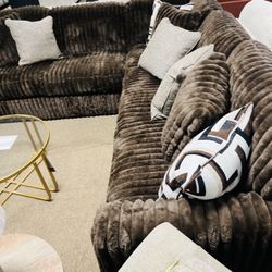 Entertainment Stylish Cozy Sectional!