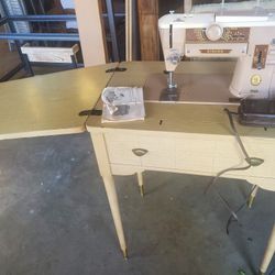 Singer Sewing Machine 