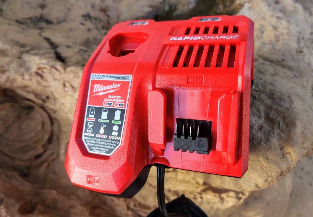 Milwaukee M18 Fast Charger