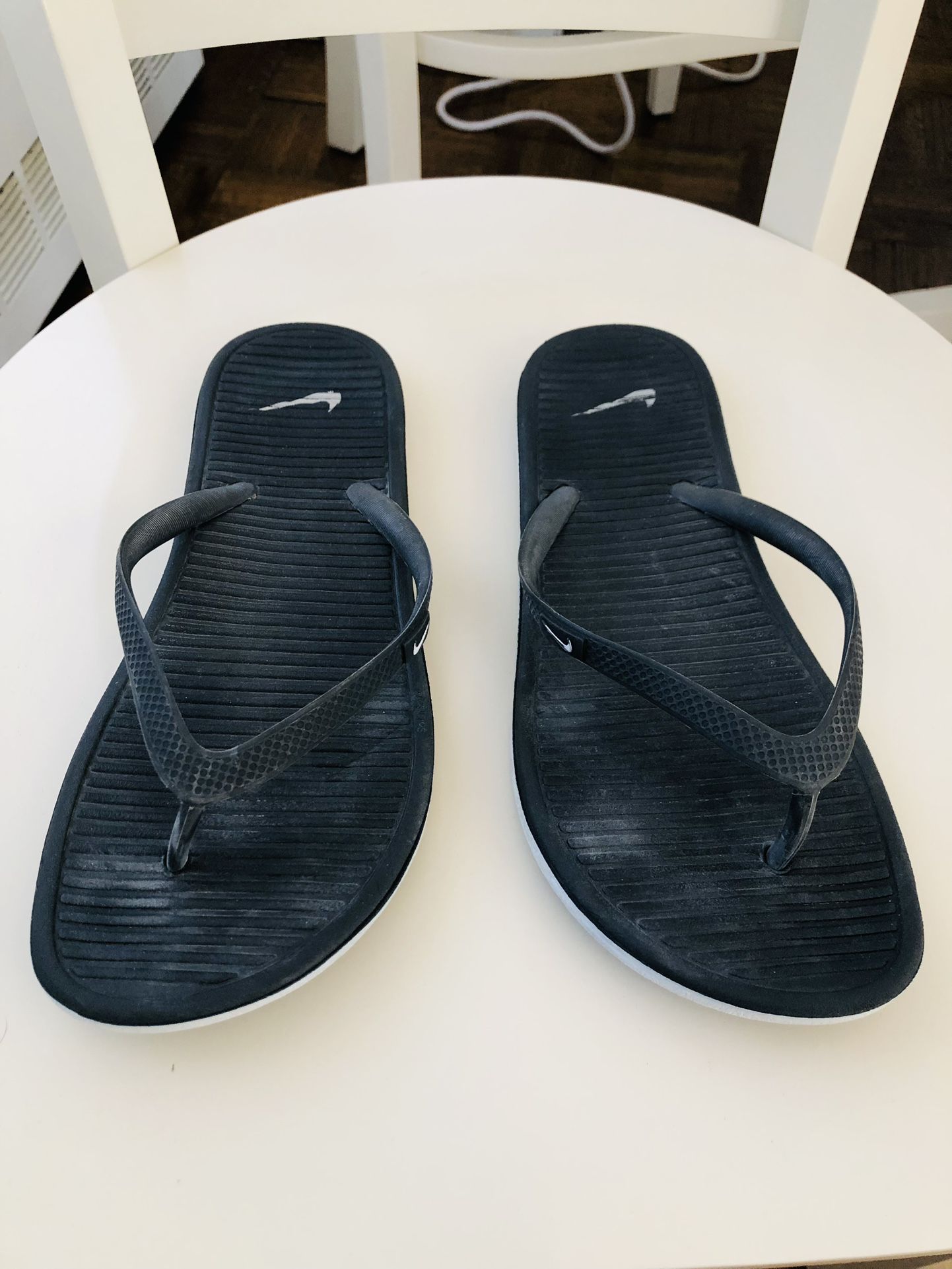 Guau Privilegio Marca comercial Women's Nike Thong Slip-on Flip Flops Navy Blue Size 9W, Used but NICE for  Sale in New York, NY - OfferUp