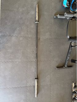 Used 40lb 7’ Straight Weightlifting Bar - Black