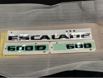 21-24 Escalade 600 emblem