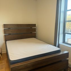 Queen Bed -Raymour & Flanigan Included Mattress 