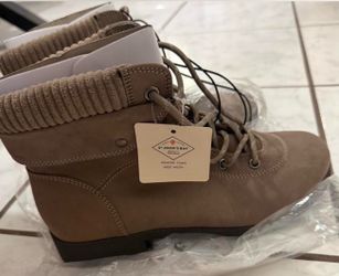 Hiking boots size 8 wide