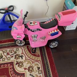 power wheels battery operated motorcycle.. like  new 