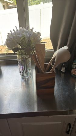 Wooden utensils holder