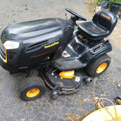 Good working poulan pro riding mower ,runs cuts grass