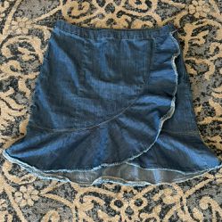 Cute n’ Country Scalloped Jean Skirt 🤠 size 4