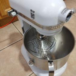 KitchenAid Commercial Stand Mixer 8qt for Sale in Queens, NY - OfferUp