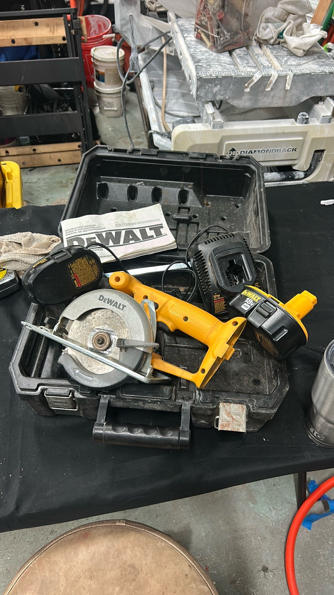 Dewalt  Trim Saw 2 Batteries 