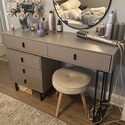 5-drawer Vanity
