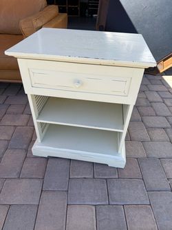 Small Dresser / Nightstand