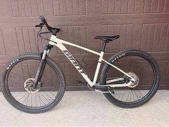 Giant Talon 1–Medium—29”—MTB
