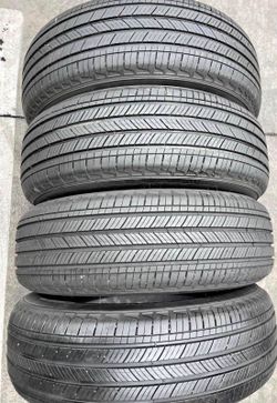 215/65/17 Michelin Selling a set of 4 tires in excellent condition 🫡