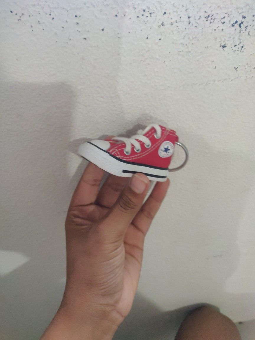 converse shoe keychain