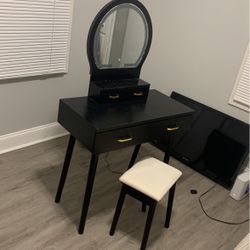 MAKE UP VANITY NEED GONE 