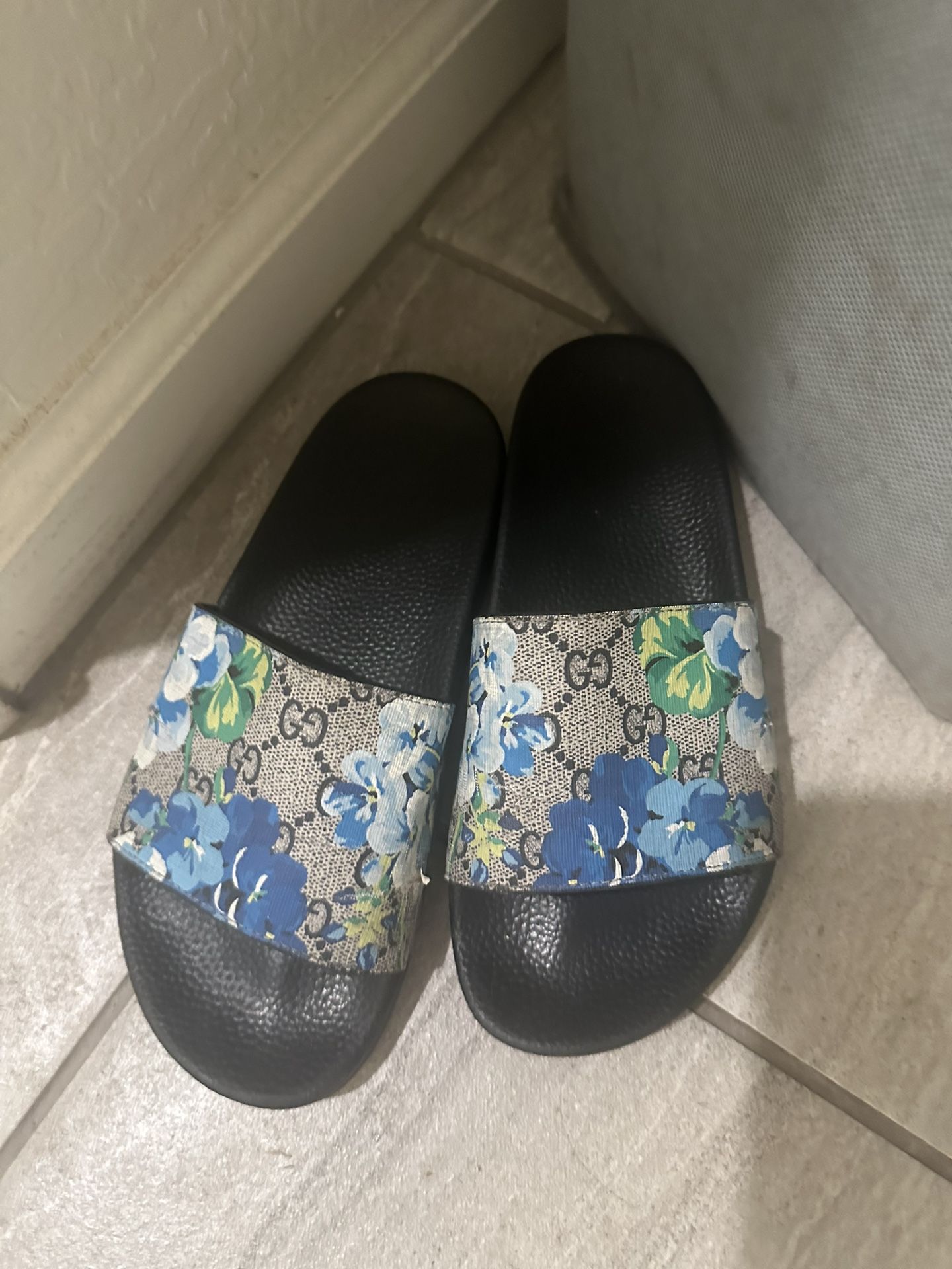 Woman’s Shoes