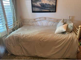 Day bed + Mattress