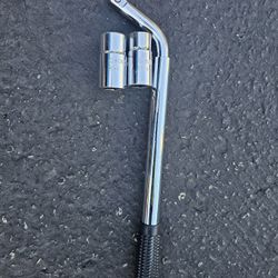 Telescopic Wheel Wrench With 17 And 21 MM Sockets Only $30