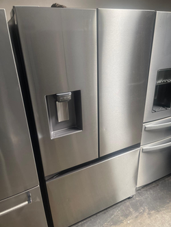 Deal: Samsung 3‑Door Refrigerator, Stainless w/ Water – Clean