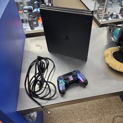 PLAY STATION  4 PRO , 1 TB 