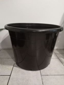 Nursery plastic pots 25 gallons, Cash Only $20. Each🌹