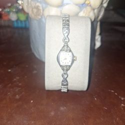 Berselle Bulova 10k Rgp.mecanico Funciona Bien Solo No Trae El Vidrio De Enfrente.